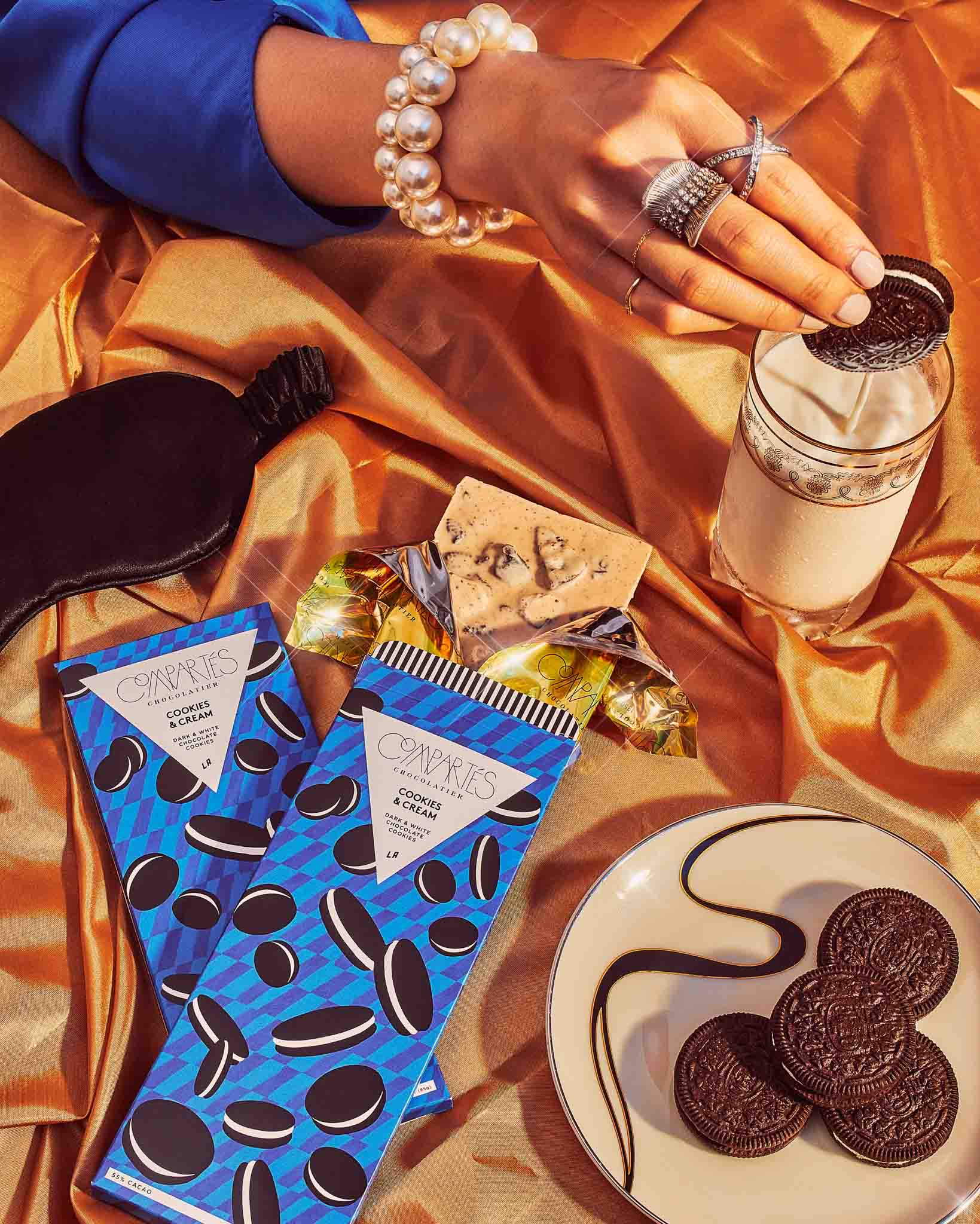 Cookies & Cream Chocolate Bar